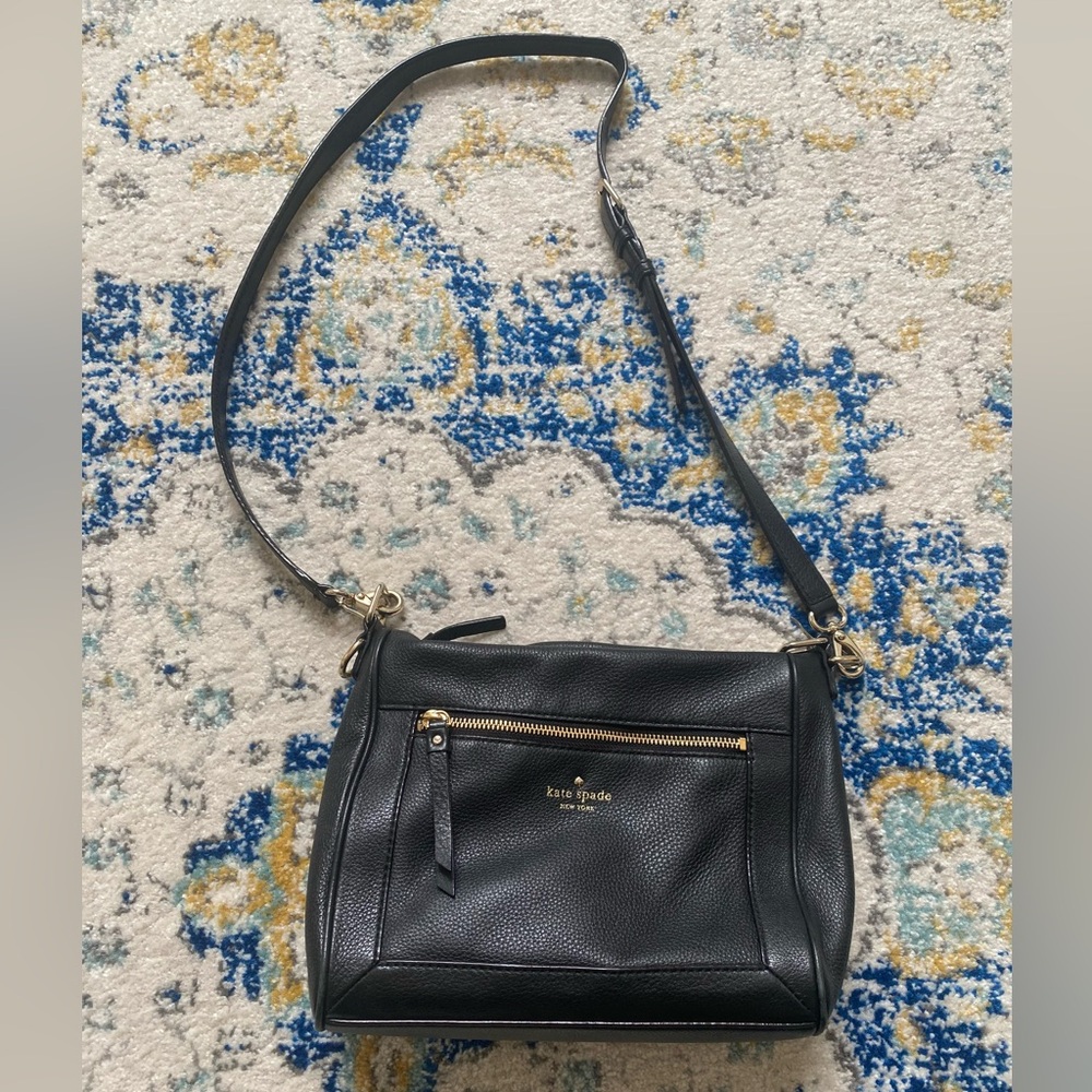 Kate Spade shoulder bag, like new.